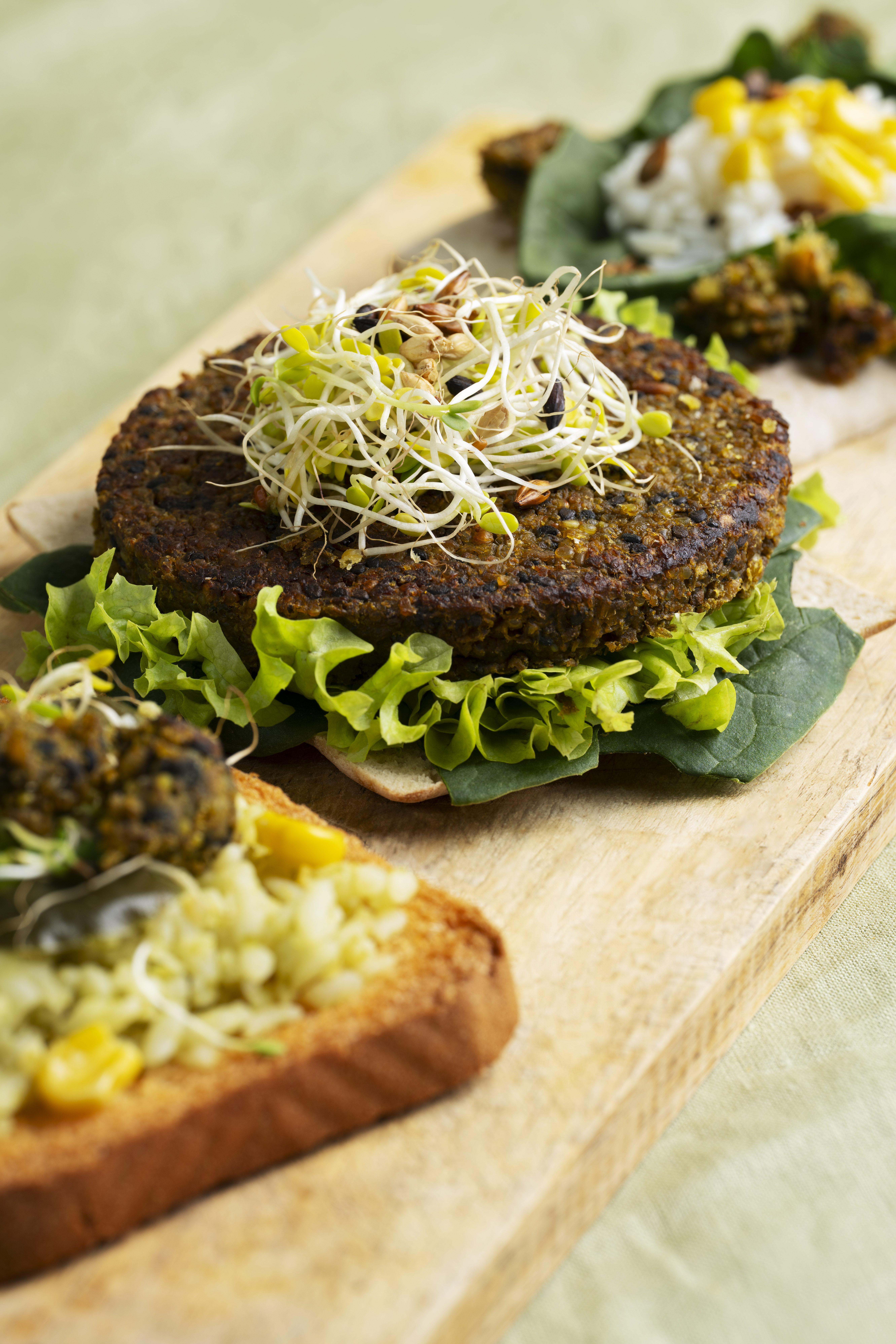 Plantaardige burger met huisgemaakte saus